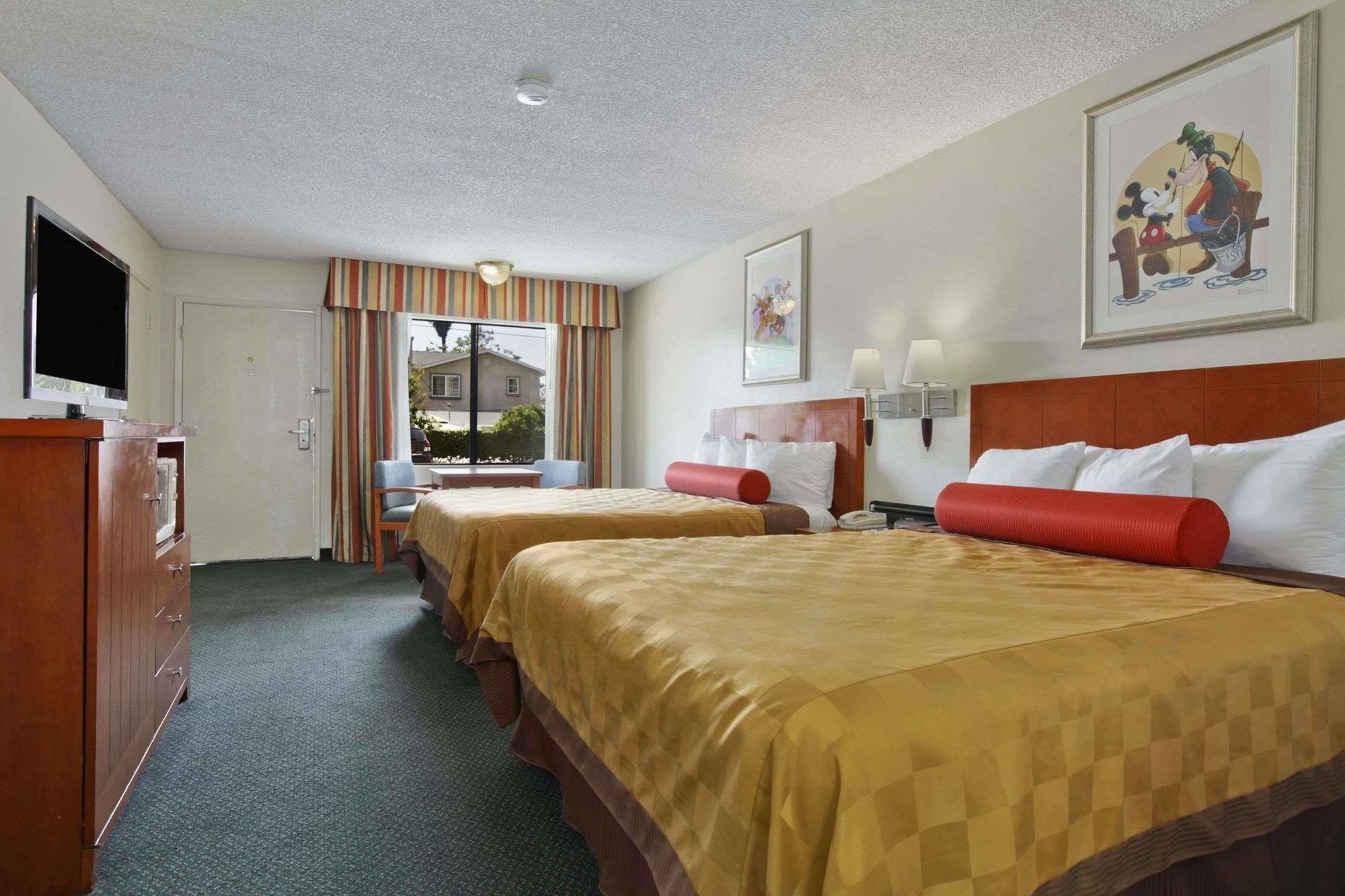 Travelodge Inn & Suites By Wyndham Anaheim On Disneyland Dr Esterno foto